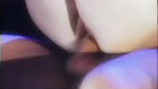 Brünette und blonde schätzchen tauschen sperma für ein finish