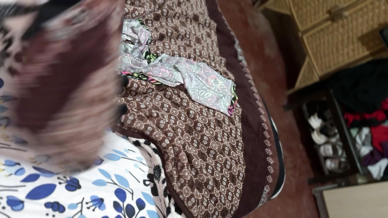 ボリビアで私を借りている女性に、彼女の部屋で裸で驚かされました