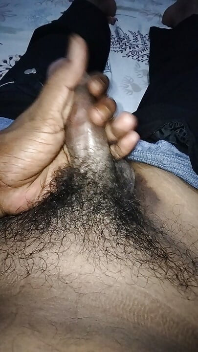 Sokakta seksi bir kadın gördükten sonra evde yalnızken titriyorum