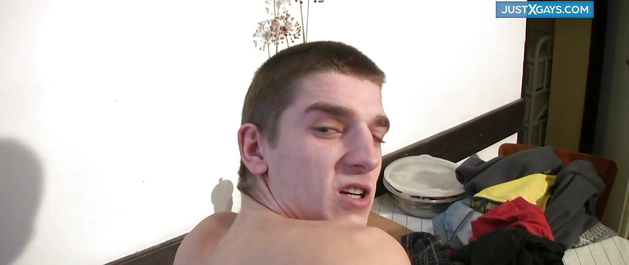 2 young men fuck and film each other