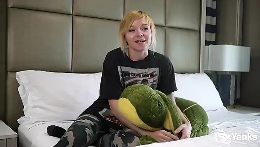 Alexa Crush, Pillow Humping Expert