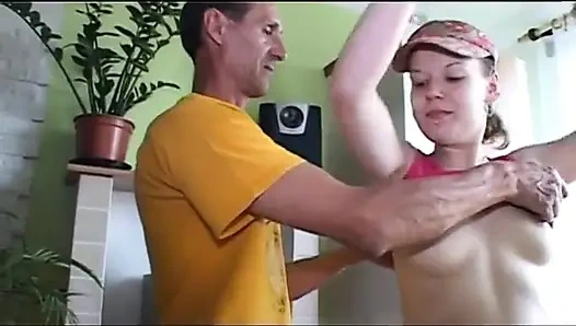 Hiçbir şey üvey babamı karşılaştırıyor - come babbo non ce nessuno (tam porno film)