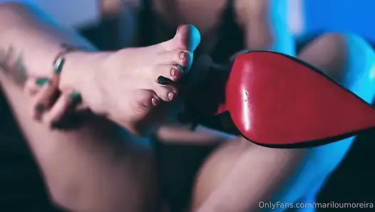 Come see me bouncing on this giant dildo intil I cum! Part 1