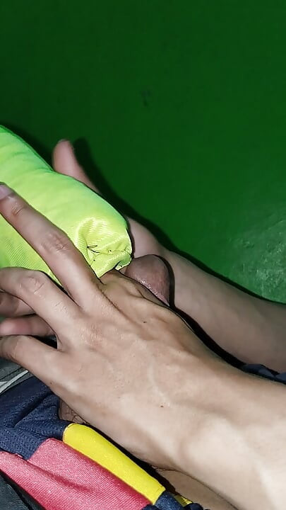 Trying to get a dildo to fit into the hole doesn't fit the big dick.