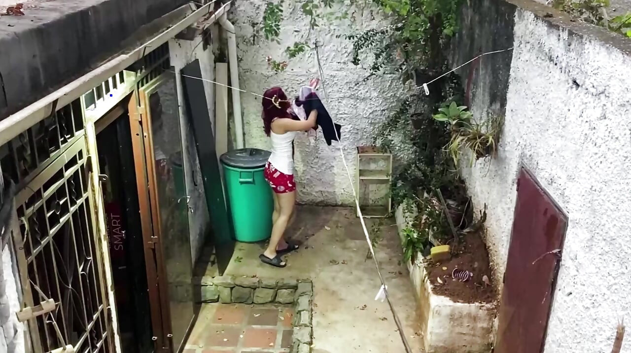 Fodendo com o vizinho quando seu marido está trabalhando