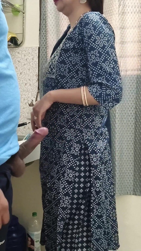 Newly married bhabi fucked by her devar in kitchen- Devar ne bhabi ke laakh mana karne pe bhi chod diya | Clip 2