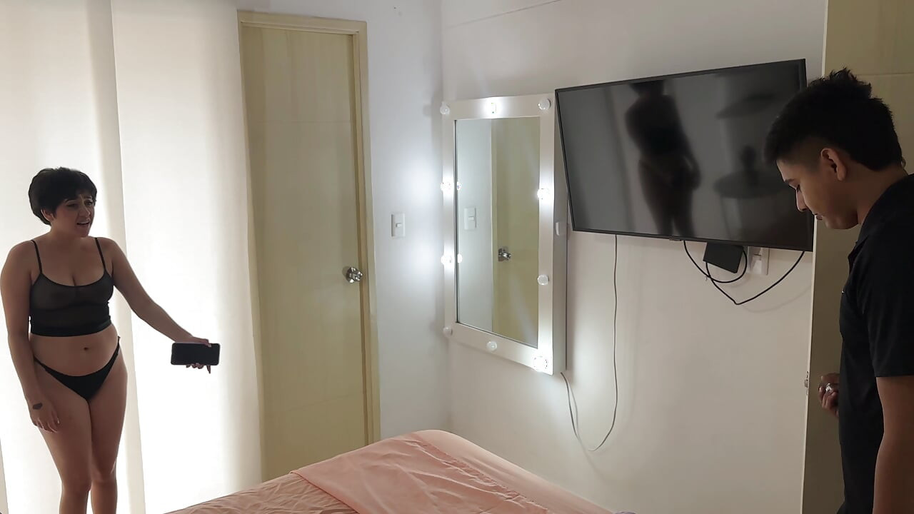 I See My Latina Stepsister Taking Sexy Photos For Her Boyfriend