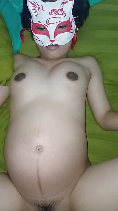 Niña embarazada de 18 años es muy apasionada con sus suspiros