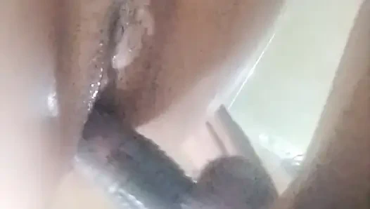 Karım iki gün tatil yapıyor .bu yüzden sahip olduğumuz her an sevişiyoruz