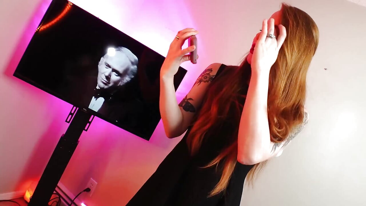 Fetish kaki femdom gergasi lelaki kecil femdom 1080p