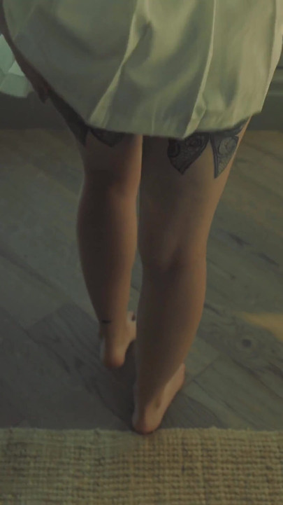 Une beauté rousse se fait baiser avec une superbe vue