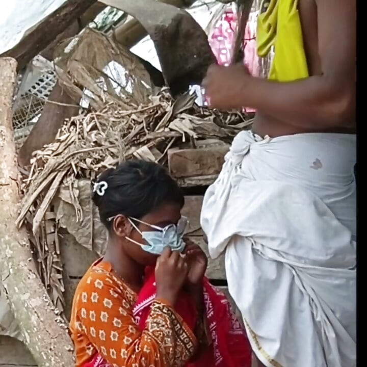 Viral sexy video of me fucking my hot young stepmom - Bangladeshi