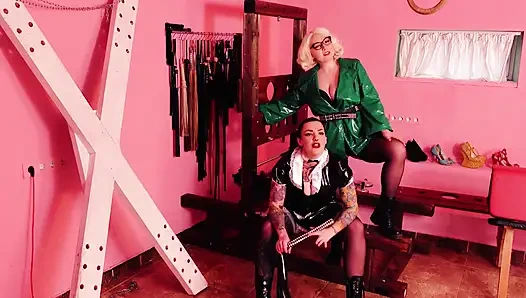 Видео за кулисами - Женское доминирование с сиссификацией в видео от первого лица