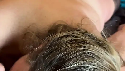 Istri penurut lagi asik nyepong kontol dan peler