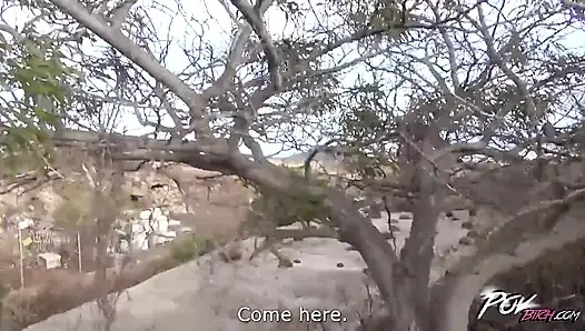 Genç bomba her deliğini açmak için bir et deliği kullanıyor