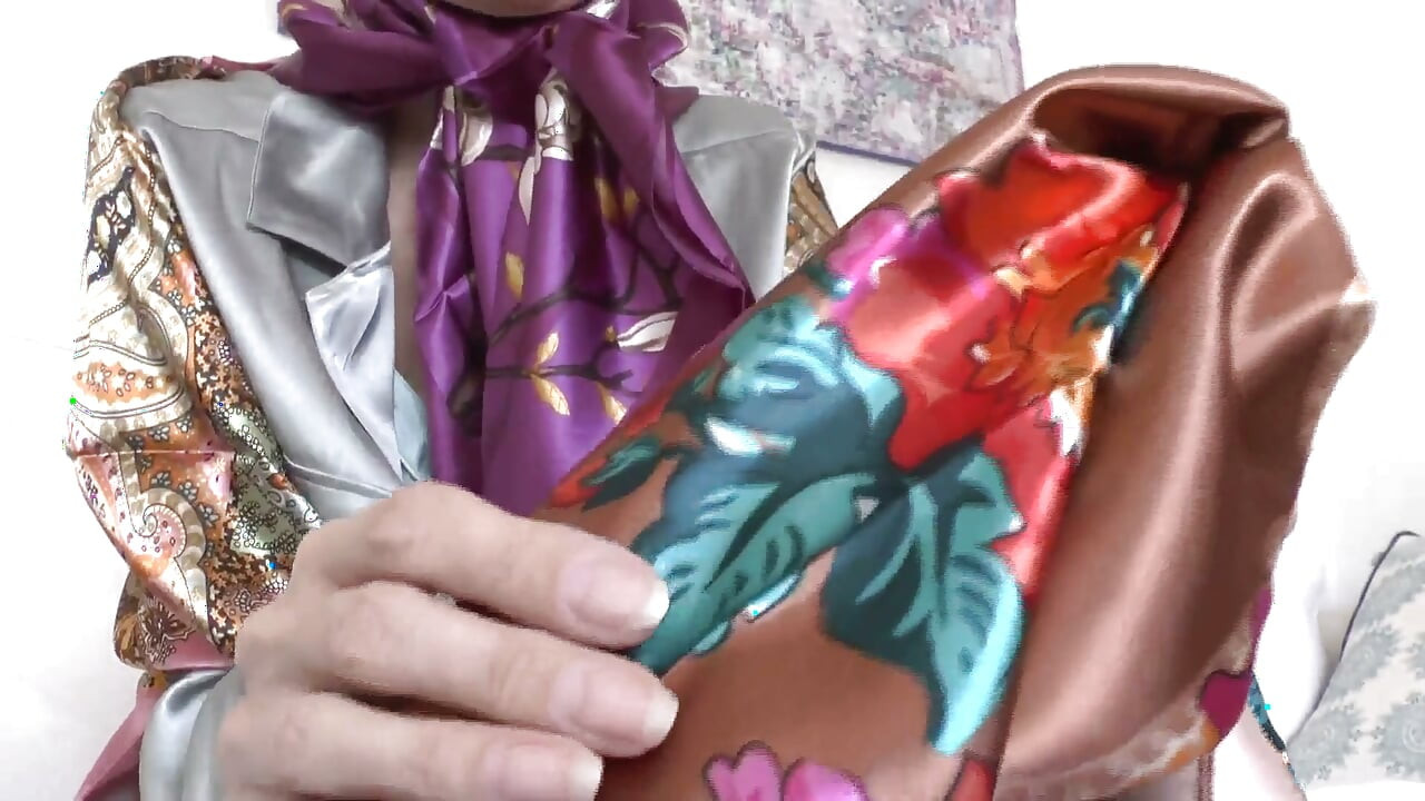 Stepaunt's New Satin Scarves Turn You on! Lady Victoria Valente