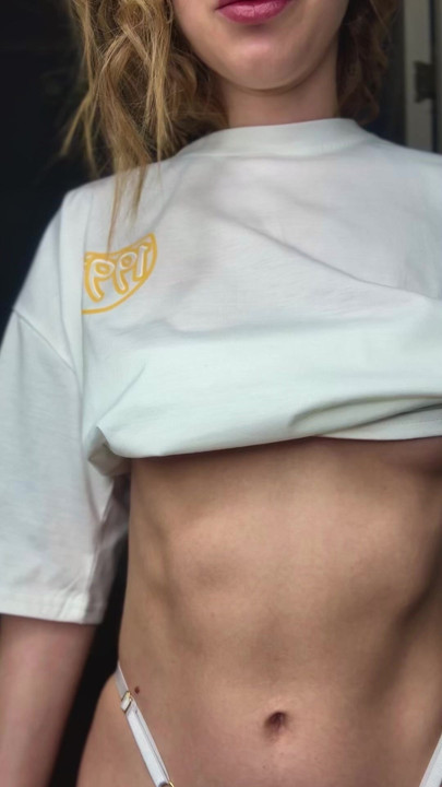 I can cheer you up with my body😍