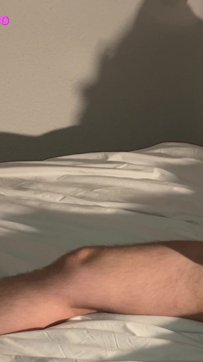 「夫がホテルの部屋でオナニーし、大量オーガズムと巨大な射精 - asmr」の象徴的な瞬間