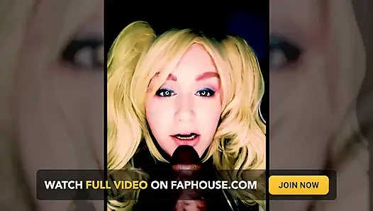 Komşunun ateşli sarışını büyük siyah sulu yarağını emmeyi denemek istiyor