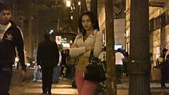 Kobieta na ulicy namówiła na seks w hotelu, kiedy tam dotarła, kobieta miała twardego kutasa w spodniach
