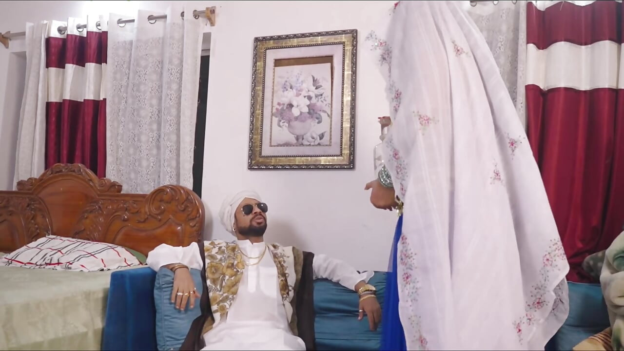 Dubai ke sekh ne bihari ladki ko nachaya phir chod diya