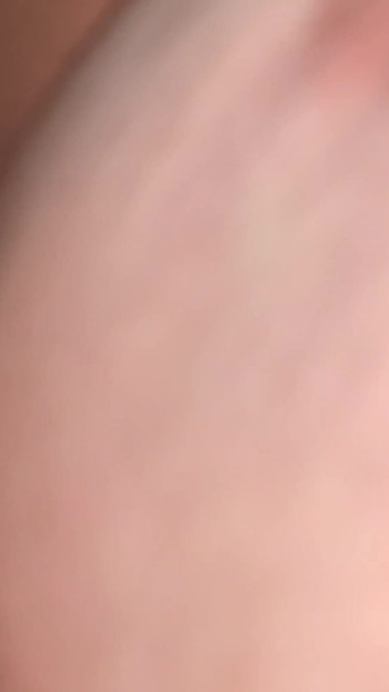 Episkt ögonblick från "Wetwife full 1 timme video av jävla sugande wanking och sprutning"