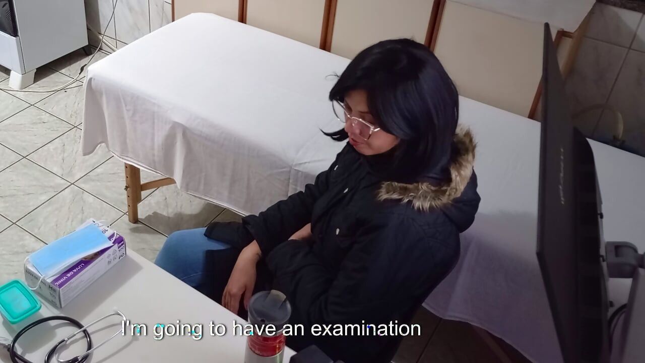 O médico fodeu a bunda dele, veio e depois colocou no plugue.