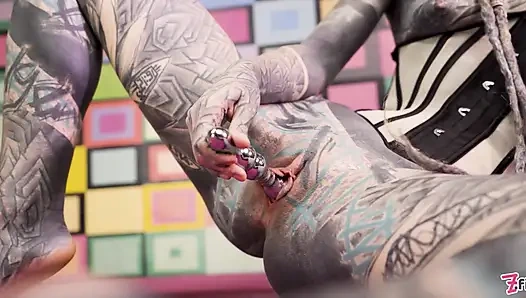 Anuskatzz tüm deliklerinin kullanılmasını istiyor