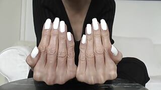 Beautiful Hands - unhas longas brancas