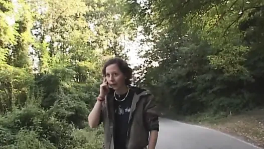 Remaja polos mengetahui ibu tirinya yang nakal ngentot dengan orang asing