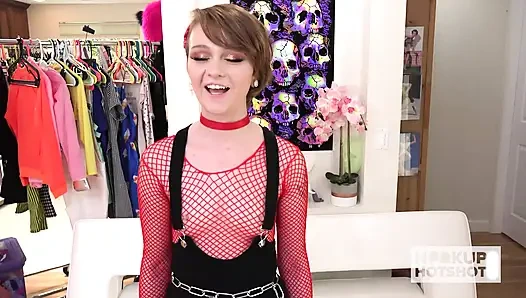 Memek lucia valentine dientot habis-habisan sama pelumas!