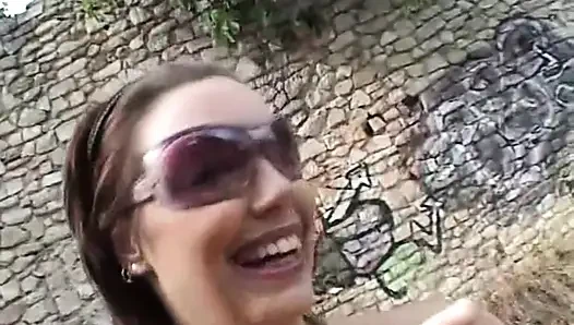 Teen's Ausstellung in Ruinen