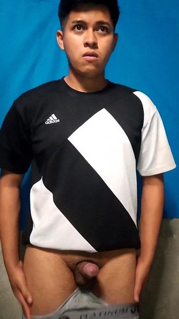 Alan Tokers u svojoj sobi 2