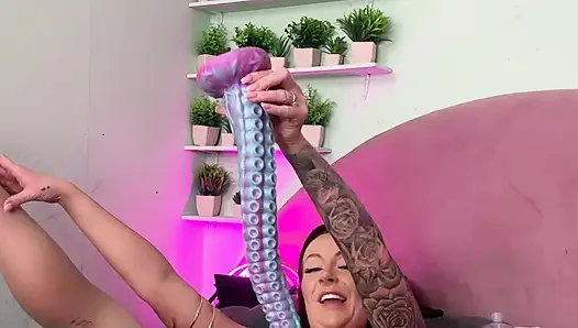 Octopus fantasi besar ngentot dildo