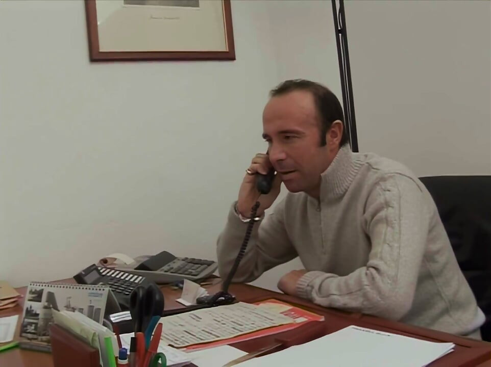 He Calls a South American Slut to Give Him a Blowjob in the Office.