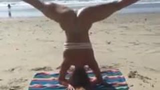 Bikini yoga