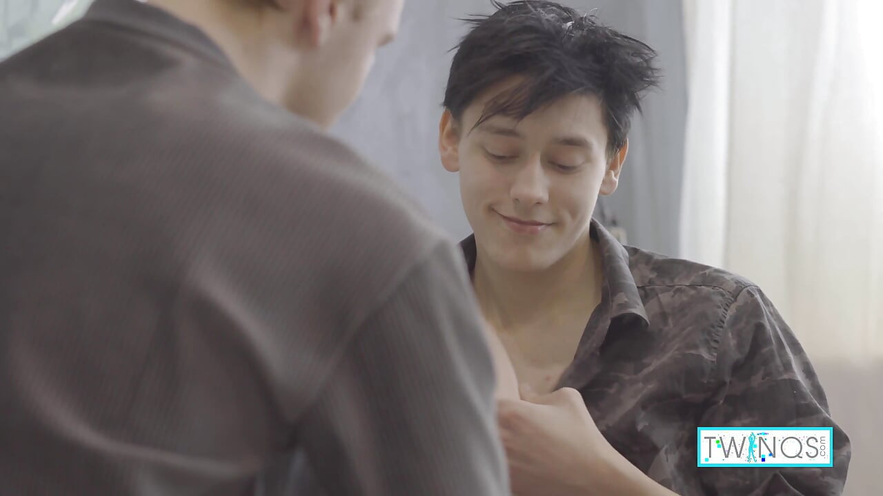 Skinny twink Logan gets hot creampie from redhead Michael!