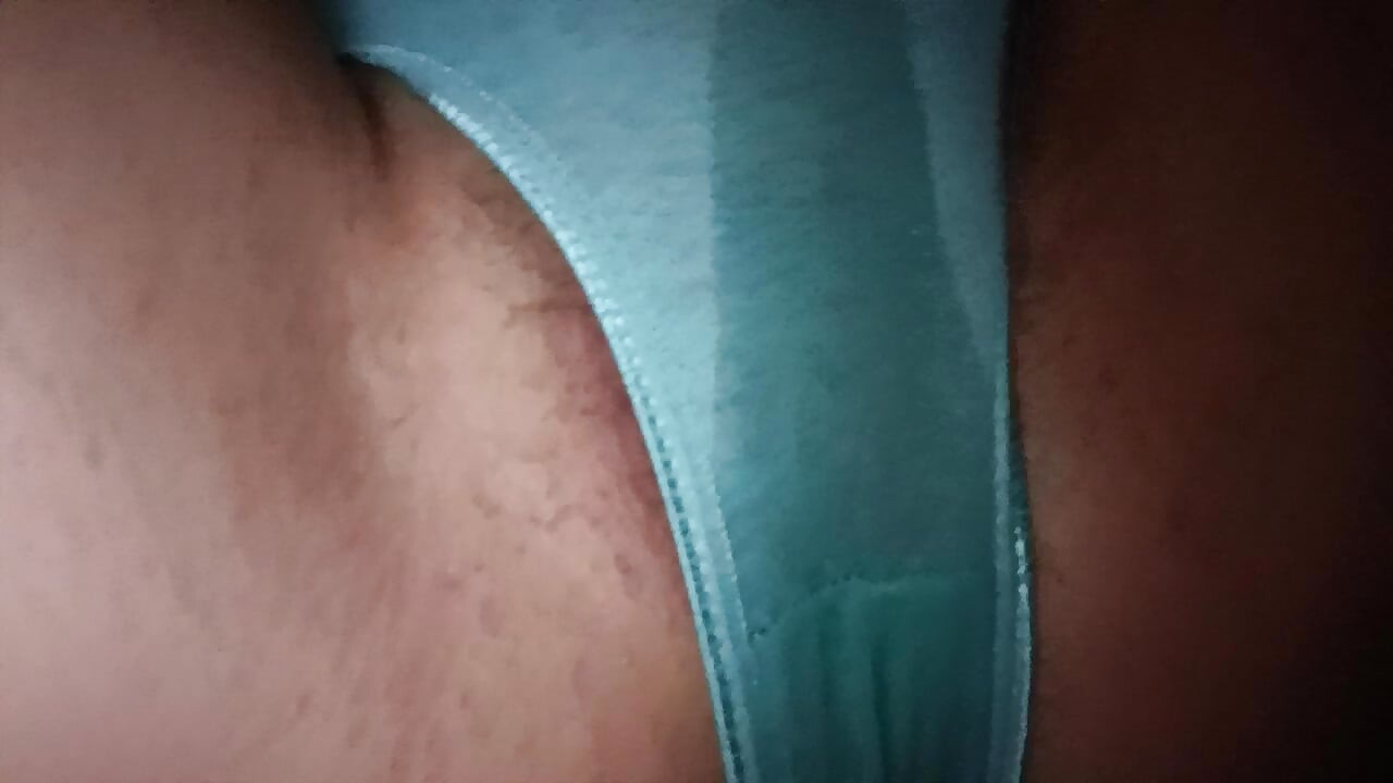 लेस्बियन द्वारा चूत चाटने के वीडियो देखने के बाद मेरी पैंटी गीली हो गई