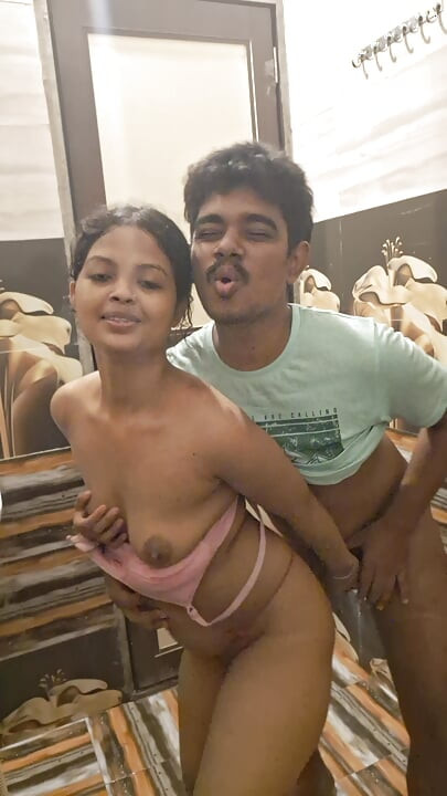 Washroom seks dubur tegar awek kolej desi