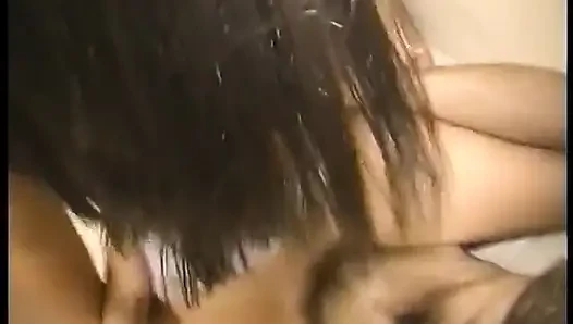 Pria kulit putih yang lagi sange ngentot pantat bahenol floozie gin seng dan dientot habis-habisan sama pacarnya