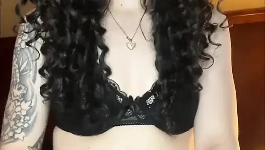 Gotik eski sevgilimi kamerada sürtük olarak yakaladım, bu yüzden beni susturmak için sikiştik