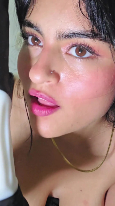 POV Petite Latina leva um consolo gigante extra longo e profundo dentro de extremo escancarado | Clipe 1