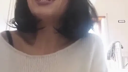 Aku bersumpah dengan temanku Nicoletta Embassi, menunjukkan payudaraku dan benar-benar berbicara vulgar. Kami adalah dua teman nakal