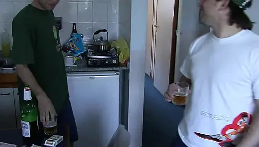 Unleashed esmer dildolarla çok ileri gidiyor