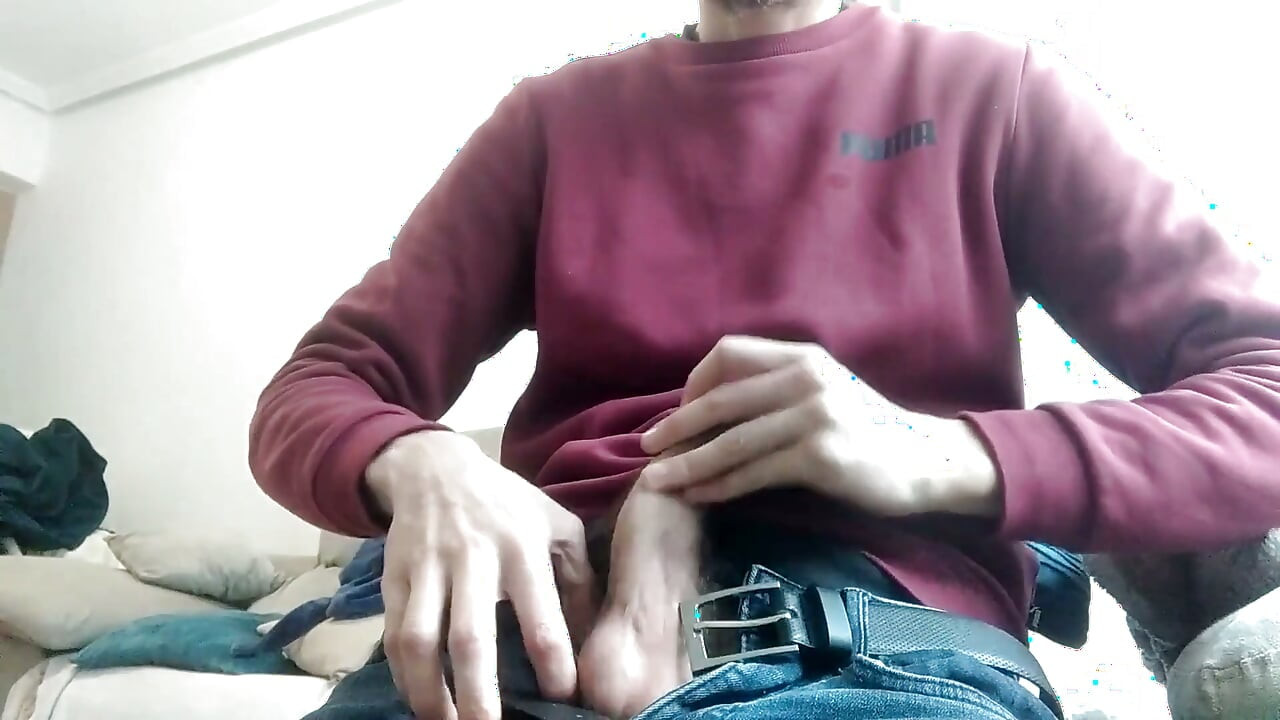帥氣拉丁男從褲子裡掏出巨根，射進你嘴裡