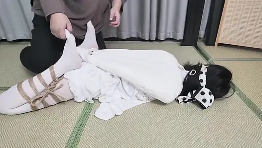 Xr24-a Girl Wearing White Clothes and White Stockings Was Hung up and Bondage Tickling