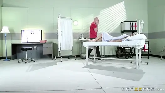 Doktor maceraları - Dr. Jessa Rhodes tüm yaygaranın ne olduğunu kendi başına görmek zorunda kaldı