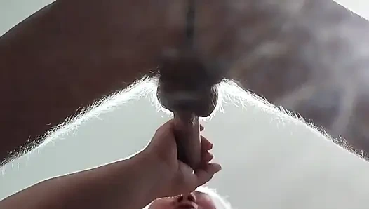 Yarak emiyor ve ağzıma boşalıyorum