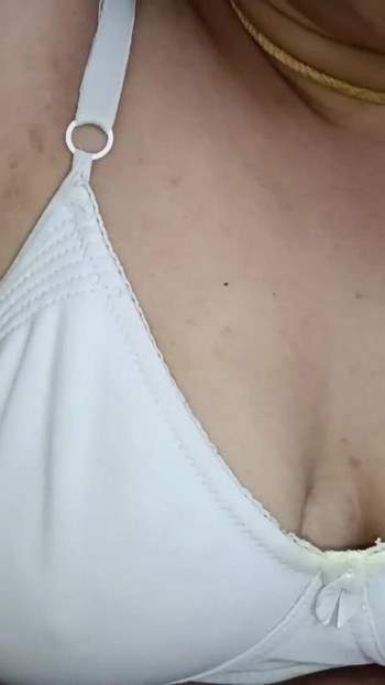 Desi hot aunty super boobes enjoy | Clip 1