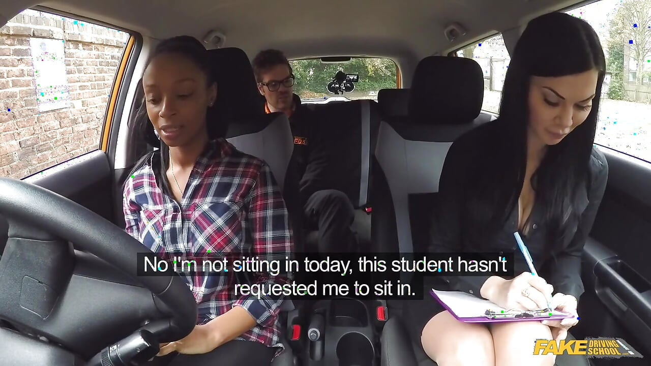 Fake driving college - Fake Driving College Examiner tauscht einen Make-up-test für eine heiße reine muschi-essen-session